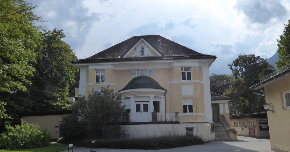 Geschäftsstelle mit Kurszentrum Geschäftsstelle mit Kurszentrum